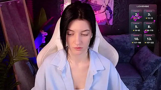 roxy riot  online show from 11/18/25, 01:33