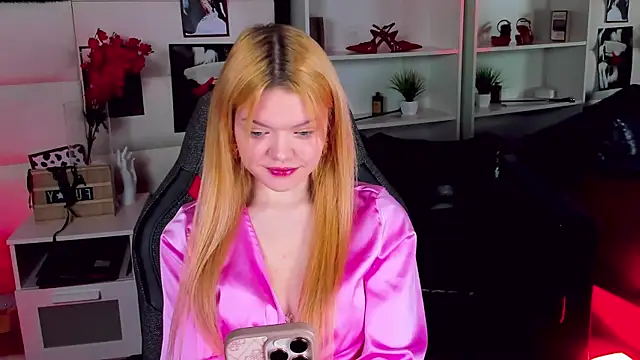 AdeleCartier online show from 02/28/25, 12:43