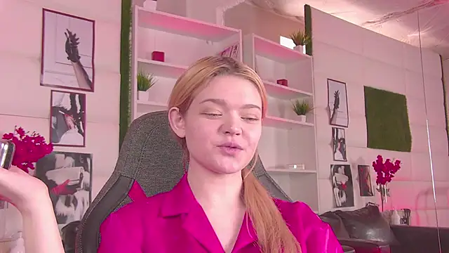 AdeleCartier online show from 03/04/25, 05:53