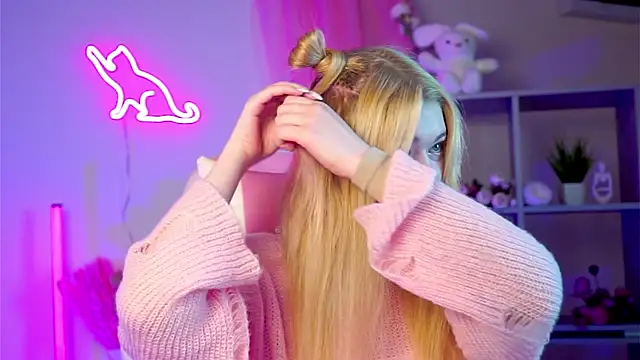 AdeleCartier online show from 03/19/25, 03:41