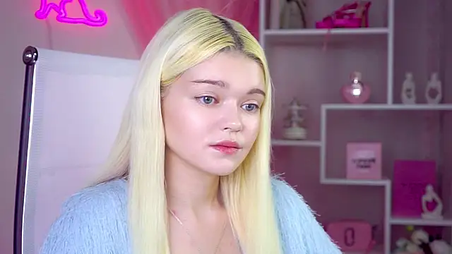 AdeleCartier online show from 04/20/26, 02:03