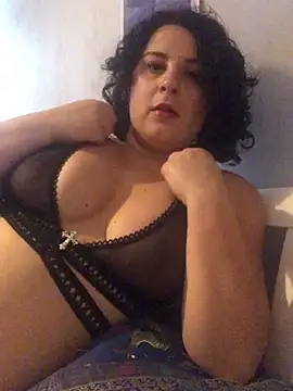 Snapshot of LunaSoleil9 chatting on 02/14/25, 02:33 LunaSoleil9 online show from 02/14/25, 02:33