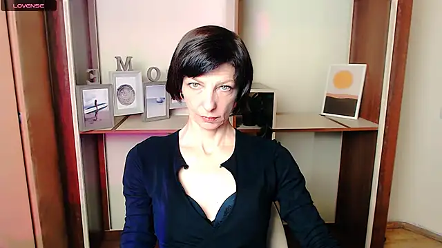  AngeliaFlow  online show from 10/06/25, 08:56