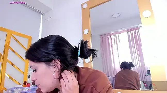 Snapshot of lolyyuno chatting on 02/27/25, 12:23 lolyyuno online show from 02/27/25, 12:23