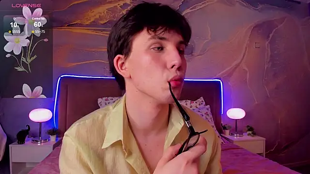 AdrianoAubert online show from 11/21/25, 03:22