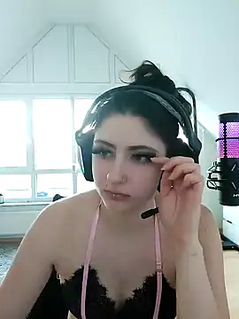 Snapshot of Gamergirl-Linela chatting on 02/05/25, 04:03 Gamergirl-Linela online show from 02/05/25, 04:03