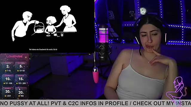 Snapshot of Gamergirl-Linela chatting on 02/11/25, 12:49 Gamergirl-Linela online show from 02/11/25, 12:49