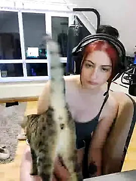 Snapshot of Gamergirl-Linela chatting on 02/17/25, 06:26 Gamergirl-Linela online show from 02/17/25, 06:26
