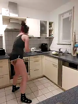 Snapshot of Gamergirl-Linela chatting on 02/18/25, 06:04 Gamergirl-Linela online show from 02/18/25, 06:04