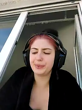 Snapshot of Gamergirl-Linela chatting on 02/21/25, 03:10 Gamergirl-Linela online show from 02/21/25, 03:10