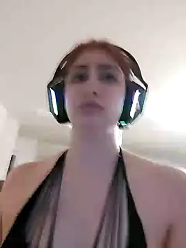 Snapshot of Gamergirl-Linela chatting on 02/23/25, 07:17 Gamergirl-Linela online show from 02/23/25, 07:17