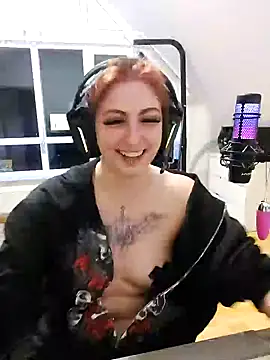 Snapshot of Gamergirl-Linela chatting on 03/04/25, 12:07 Gamergirl-Linela online show from 03/04/25, 12:07