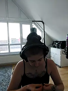 Snapshot of Gamergirl-Linela chatting on 03/05/25, 03:29 Gamergirl-Linela online show from 03/05/25, 03:29