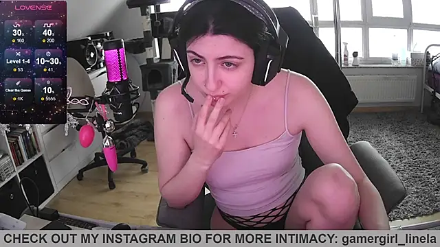 Snapshot of Gamergirl-Linela chatting on 05/15/26, 02:46 Gamergirl-Linela online show from 05/15/26, 02:46
