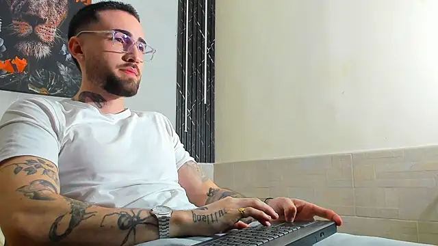 Luke davis01 online show from 02/22/25, 01:02