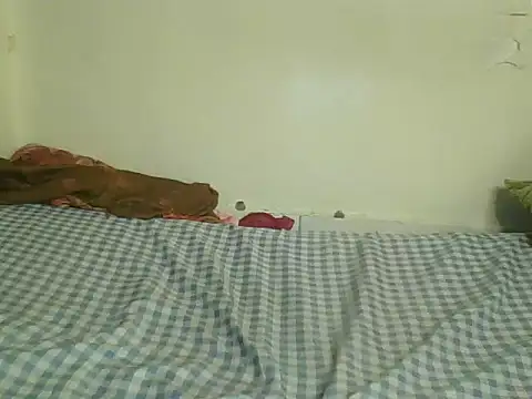 Snapshot of SweetLeona chatting on 10/13/25, 04:56 SweetLeona online show from 10/13/25, 04:56