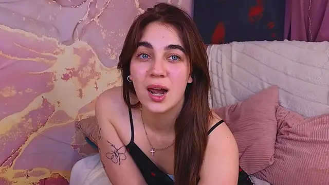 Snapshot of PortiaBellew chatting on 02/15/25, 01:38 PortiaBellew online show from 02/15/25, 01:38