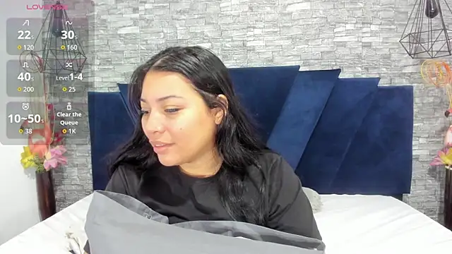 Sophia Brunett online show from 12/02/25, 11:59