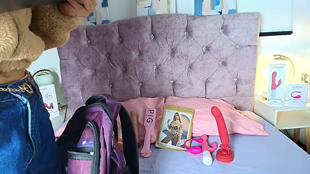 Skye Moore online show from 10/01/25, 12:11