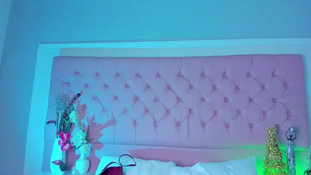 KourtneyEvans online show from 12/20/25, 04:03