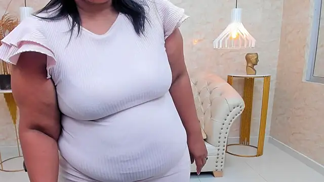 Snapshot of BBW_CINDY chatting on 02/17/25, 01:25 BBW CINDY online show from 02/17/25, 01:25