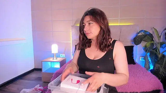 Snapshot of _michonne_ chatting on 11/15/25, 09:21 michonne online show from 11/15/25, 09:21