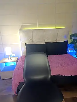 Snapshot of _michonne_ chatting on 11/28/25, 09:06 michonne online show from 11/28/25, 09:06