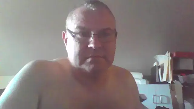 Snapshot of mkestr69 chatting on 09/19/25, 03:24 mkestr69 online show from 09/19/25, 03:24