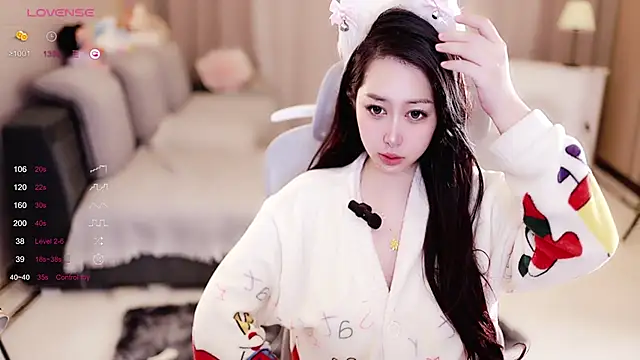 Snapshot of Moonccoi chatting on 02/22/25, 04:18 Moonccoi online show from 02/22/25, 04:18