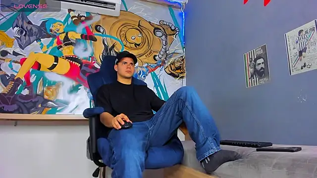 Snapshot of Sebastian_Phoenix chatting on 03/09/25, 03:11 Sebastian Phoenix online show from 03/09/25, 03:11