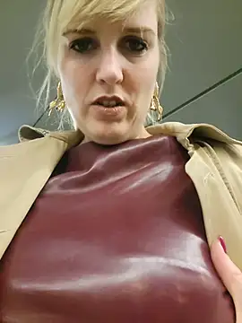 Sexybiene969 online show from 10/29/25, 05:14