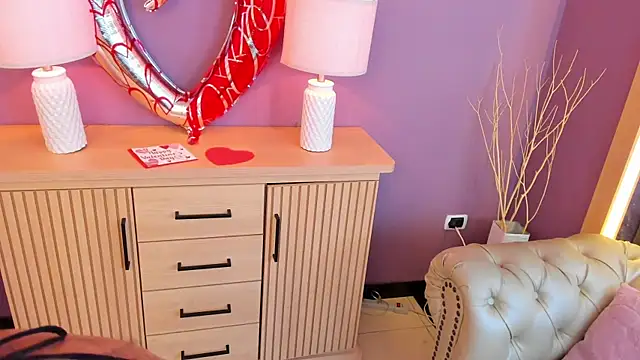 scarlet edwars online show from 02/13/25, 12:11