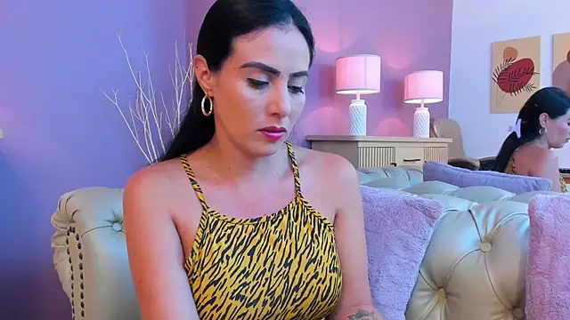 scarlet edwars online show from 02/18/25, 12:06