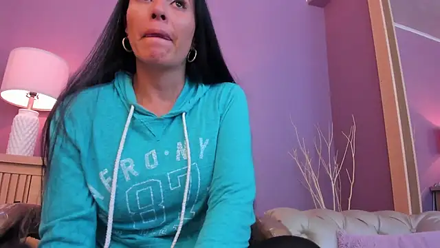 scarlet edwars online show from 03/07/25, 06:33