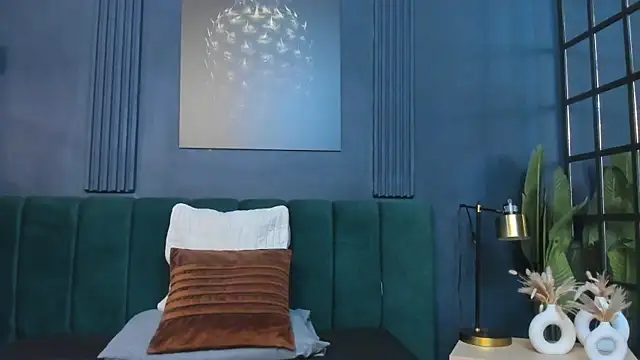 scarlet edwars online show from 11/10/25, 09:25