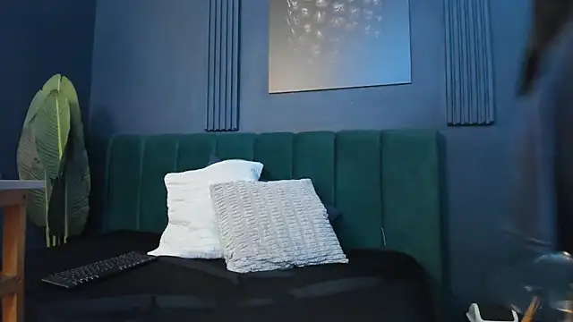 scarlet edwars online show from 04/05/26, 12:13