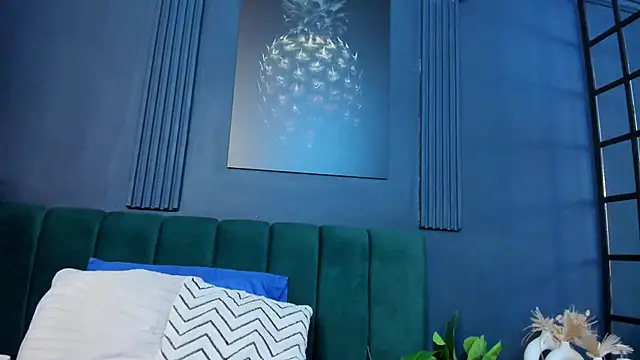 scarlet edwars online show from 04/17/26, 06:55