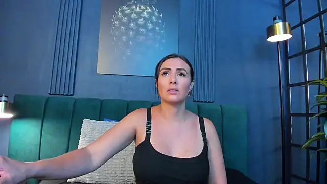 scarlet edwars online show from 04/22/26, 07:15