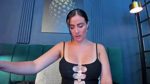 scarlet edwars online show from 04/24/26, 02:08