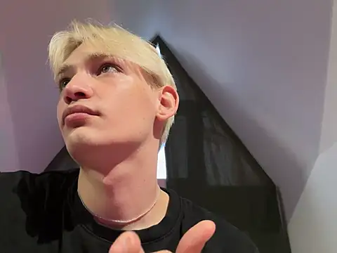 Snapshot of Julian_wins chatting on 02/08/25, 11:01 Julian wins online show from 02/08/25, 11:01