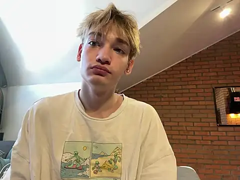 Snapshot of Julian_wins chatting on 02/24/25, 07:44 Julian wins online show from 02/24/25, 07:44