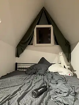 Snapshot of Julian_wins chatting on 03/22/25, 07:42 Julian wins online show from 03/22/25, 07:42