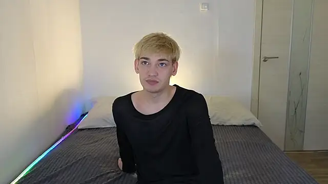 Julian wins online show from 04/23/26, 12:01