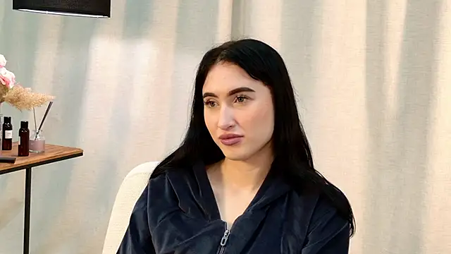 Snapshot of LynnaHandley chatting on 02/07/25, 12:50 LynnaHandley online show from 02/07/25, 12:50