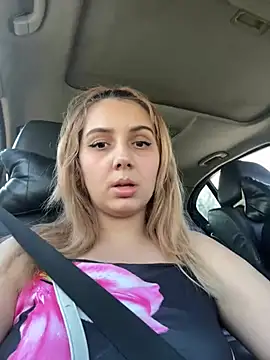 hotamanda01 online show from 04/24/26, 12:29