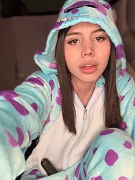 Laura-Khalifa online show from 12/19/25, 06:53