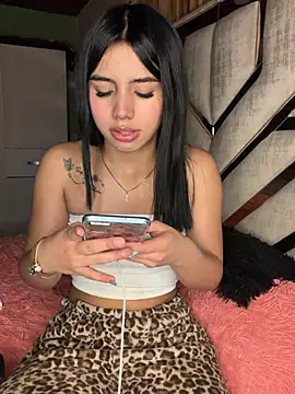 Laura-Khalifa online show from 02/05/26, 07:35