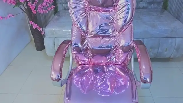 Snapshot of salome_stockman_s chatting on 12/21/25, 01:18 salome stockman s online show from 12/21/25, 01:18