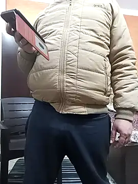 Snapshot of innocentboy1987 chatting on 02/13/25, 04:54 innocentboy1987 online show from 02/13/25, 04:54