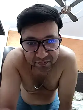 Snapshot of innocentboy1987 chatting on 03/15/25, 08:04 innocentboy1987 online show from 03/15/25, 08:04